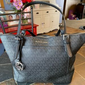 🚫🚫SOLD🚫🚫Michael Kors Purse